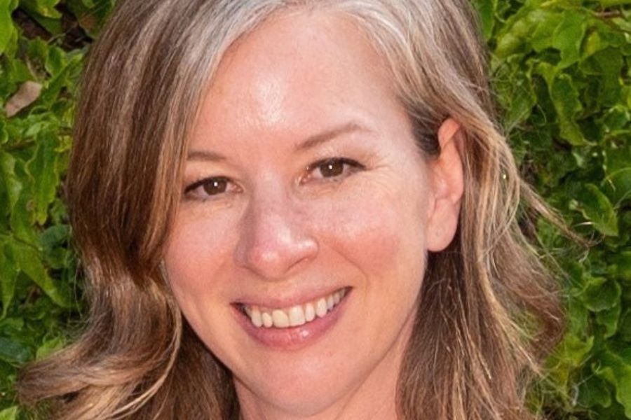 Holly Roose Headshot