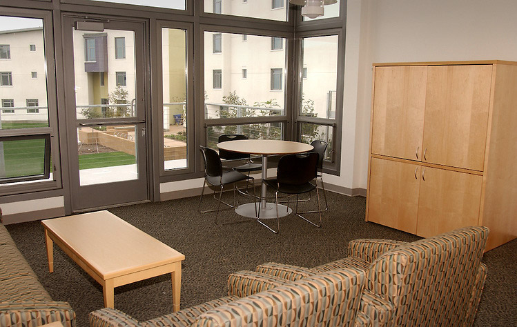 ucsb summer inn lounge